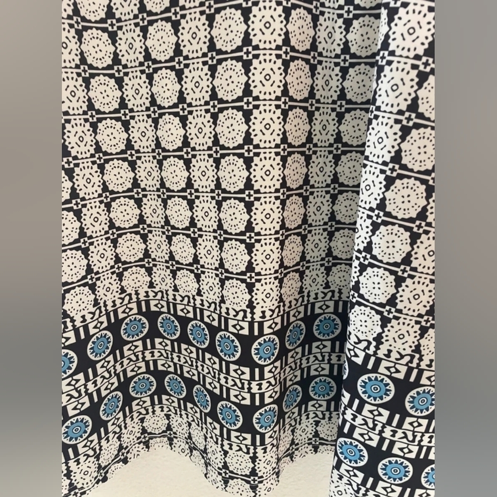 Sleeveless Black & White Geometric Midi Dress with Blue Border - Picture 4 of 5